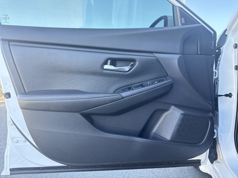 Used 2023 Nissan Sentra SV image 11