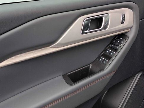 New 2026 Ford Explorer Active RWD image 10