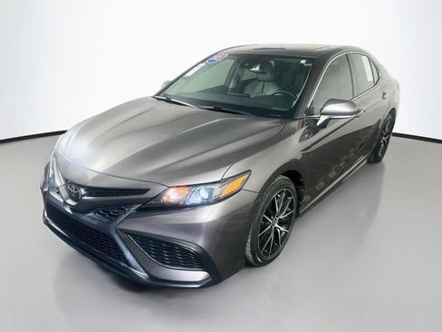 Used 2021 Toyota Camry SE w/ Convenience Package FWD image 4