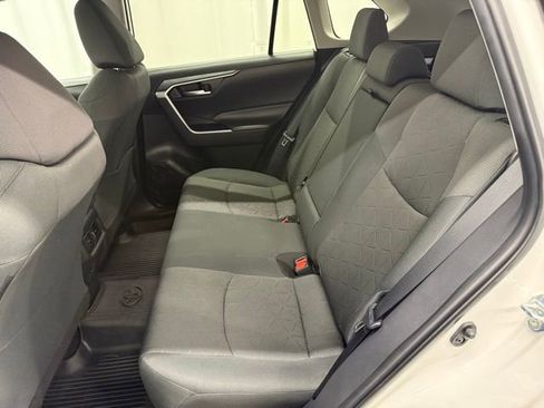 Used 2022 Toyota RAV4 XLE image 21