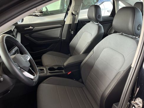 Used 2025 Volkswagen Jetta SE image 36