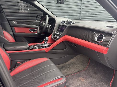 Used 2022 Bentley Bentayga AWD/4WD image 19