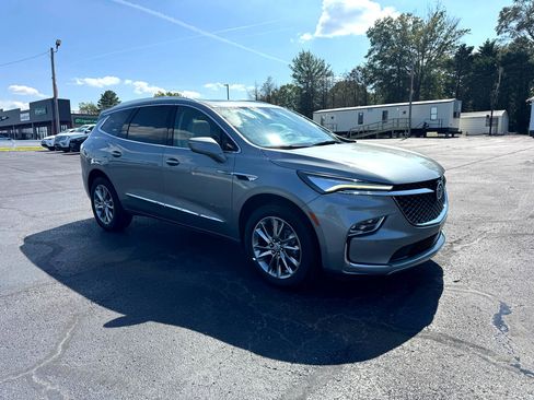 Used 2023 Buick Enclave Avenir w/ Avenir Technology Package image 4