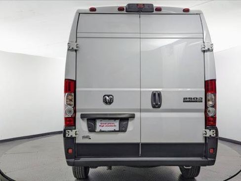 Used 2023 RAM ProMaster 2500 w/ Convenience Group FWD image 6