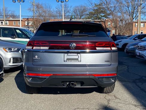Certified 2025 Volkswagen Atlas Cross Sport SEL image 4