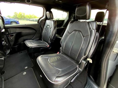 Used 2019 Chrysler Pacifica Limited w/ Advanced Safetytec Group FWD image 20