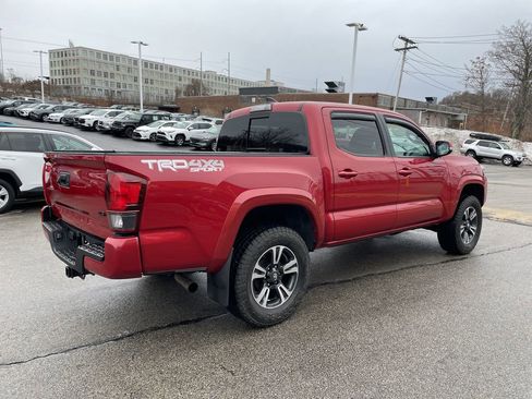 Used 2019 Toyota Tacoma TRD Sport image 8