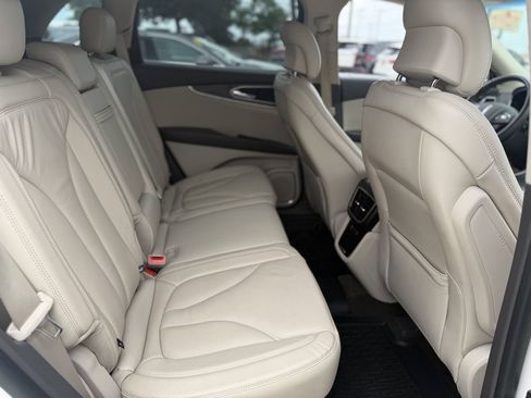 Used 2017 Lincoln MKX Select w/ Select Plus Package FWD image 16