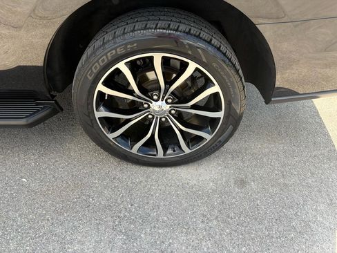 Used 2019 Ford Expedition XLT w/ Equipment Group 201A AWD/4WD image 61