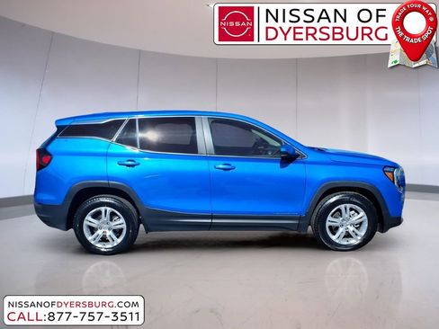 Used 2024 GMC Terrain SLE image 2