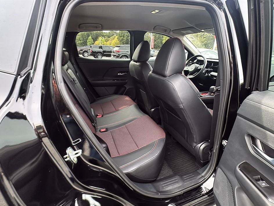 Certified 2026 Nissan Kicks SR FWD image 22