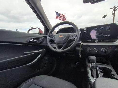 New 2026 Chevrolet Trax LS w/ LS Convenience Package FWD image 7