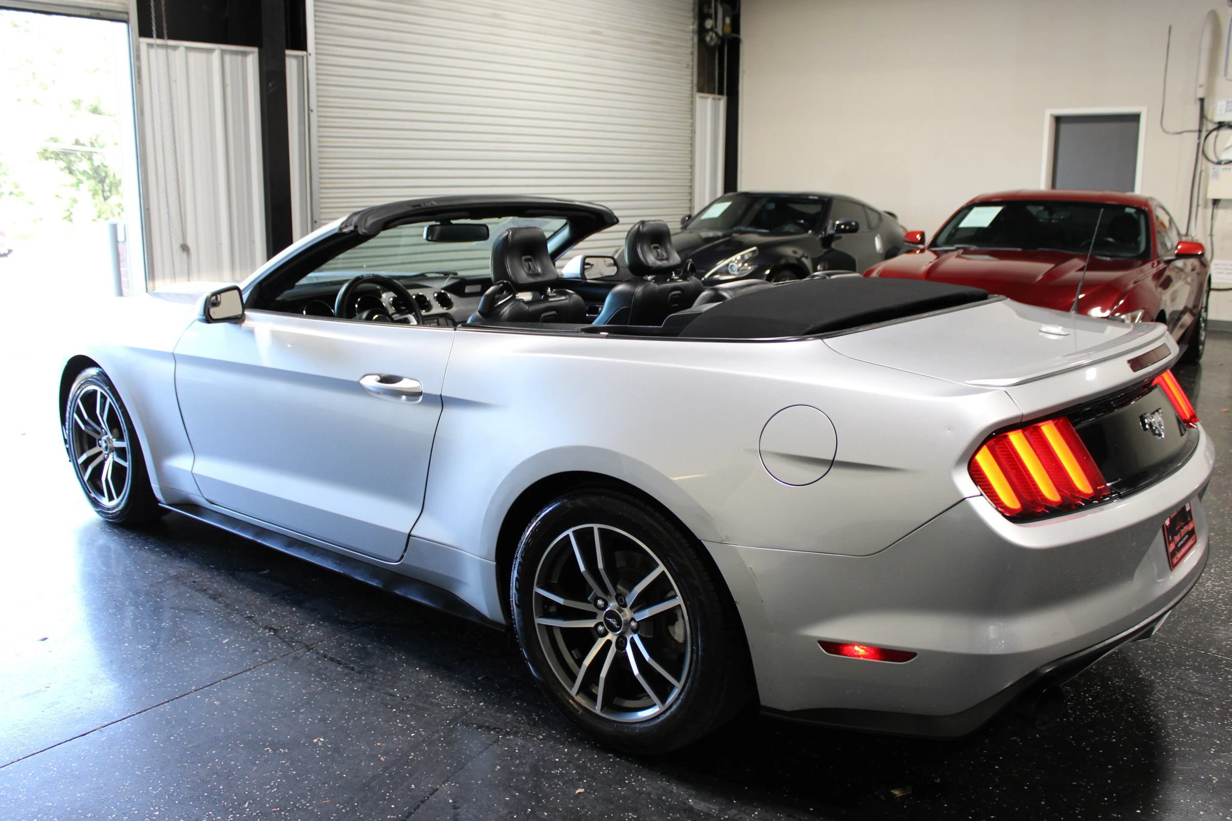 Used 2016 Ford Mustang Convertible RWD image 27