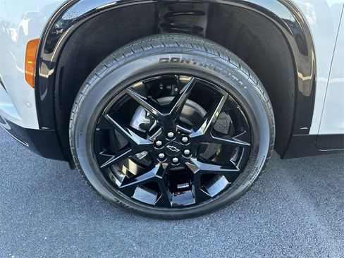 Used 2025 Chevrolet Traverse RS image 10