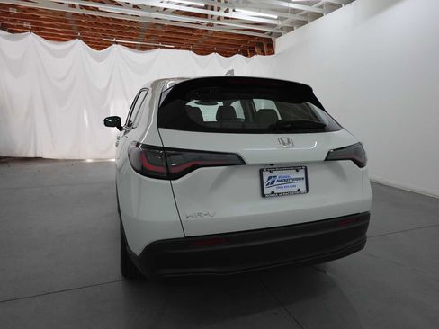 Used 2025 Honda HR-V LX image 7