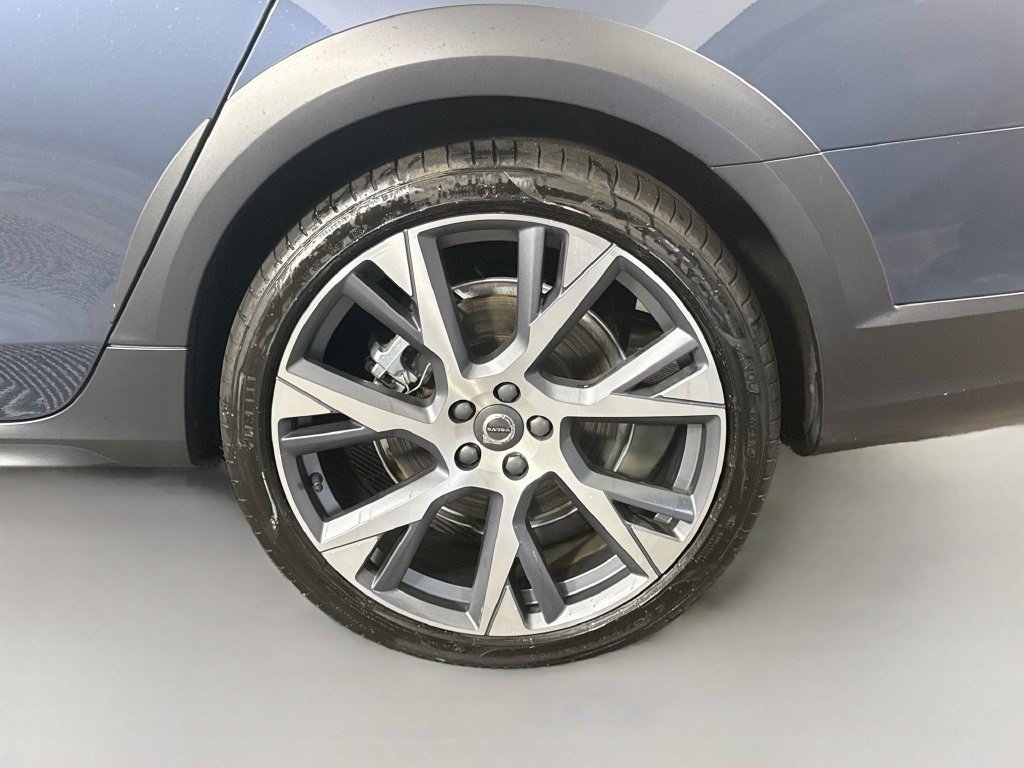 Used 2025 Volvo V90 B6 Cross Country Ultra w/ Protection Package Premier AWD/4WD image 36