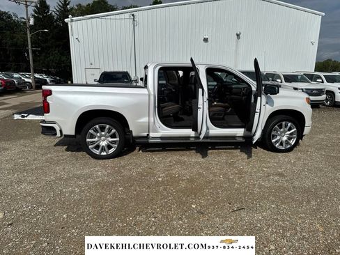Used 2025 Chevrolet Silverado 1500 High Country w/ High Country Premium Package AWD/4WD image 36