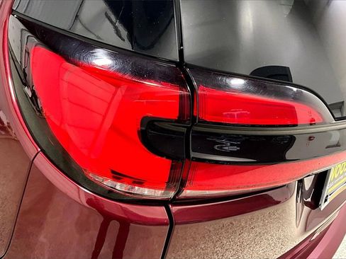 Used 2021 Chrysler Pacifica Touring image 23