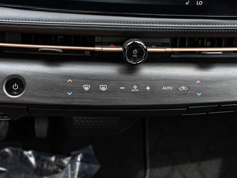 Used 2024 Nissan Ariya AWD image 19