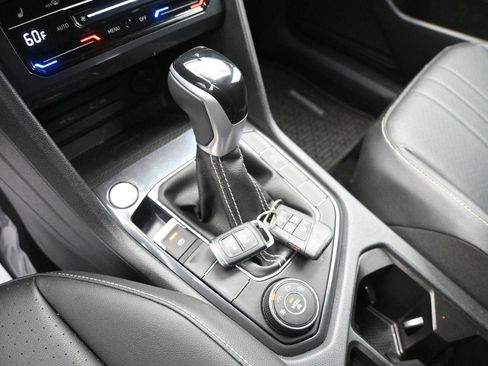 Used 2022 Volkswagen Tiguan SE AWD/4WD image 5