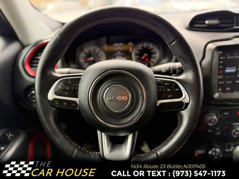 Used 2021 Jeep Renegade Trailhawk AWD/4WD image 23
