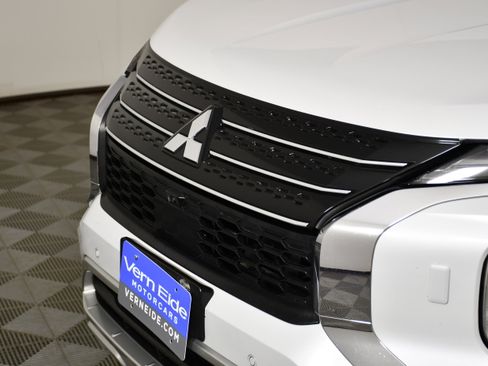 Used 2023 Mitsubishi Outlander SE AWD/4WD image 11