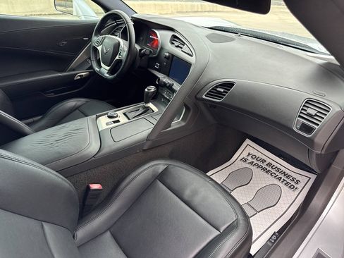 Used 2017 Chevrolet Corvette Stingray Coupe w/ 1LT RWD image 10