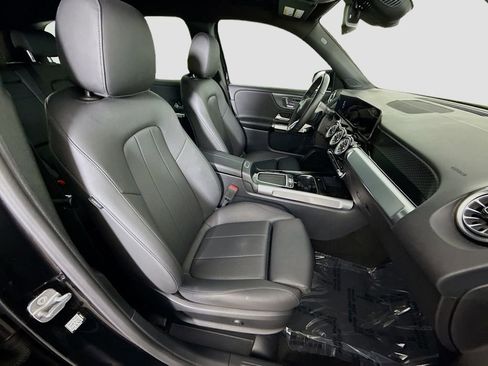Used 2025 Mercedes-Benz GLB 250 4MATIC w/ Winter Package image 26