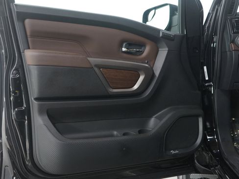 Used 2022 Nissan Titan Platinum Reserve w/ Moonroof Package image 18