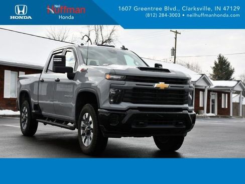 Used 2025 Chevrolet Silverado 2500 Custom w/ Custom Value Package image 1