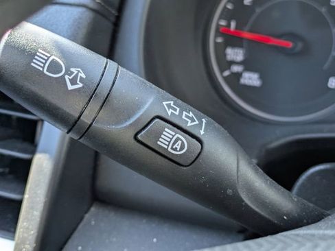 Used 2024 GMC Terrain SLE FWD image 25