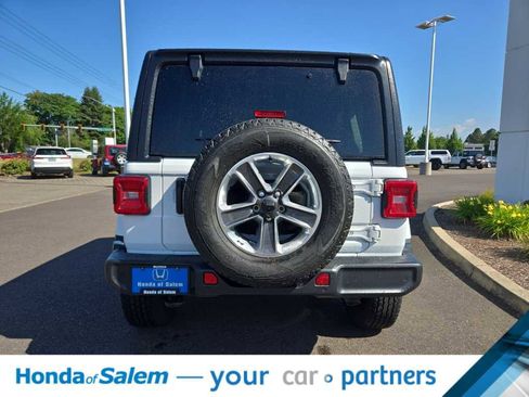 Used 2022 Jeep Wrangler Unlimited Sahara w/ LED Lighting Group AWD/4WD image 5