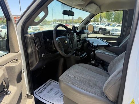 Used 2021 Chevrolet Express 2500 RWD image 10