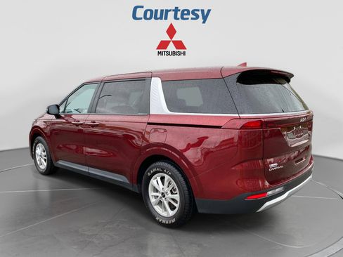 Used 2024 Kia Carnival LX FWD image 3