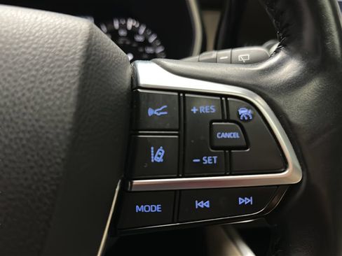 Used 2020 Toyota Highlander XLE AWD/4WD image 27