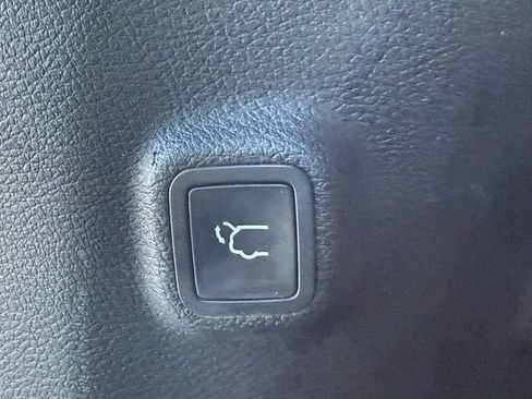 Used 2019 Jeep Cherokee Limited FWD image 10