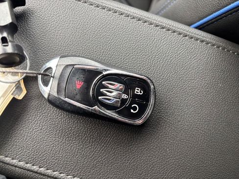 Used 2025 Buick Envista Sport Touring image 23