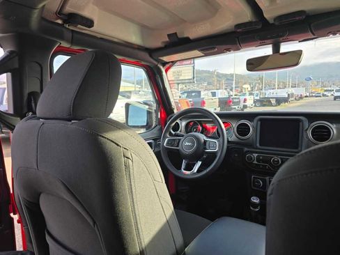 Used 2023 Jeep Wrangler Sahara image 10