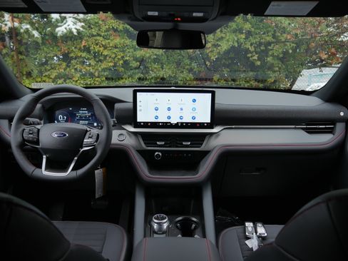 New 2026 Ford Explorer ST-Line w/ ST-Line Street Pack image 10