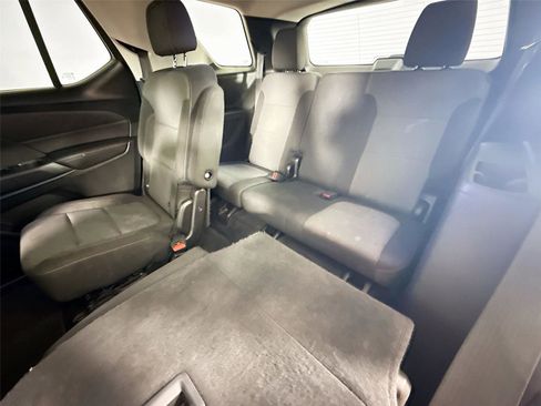 Used 2021 Chevrolet Traverse LT FWD image 16