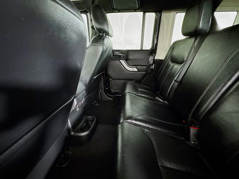 Used 2017 Jeep Wrangler Unlimited Sahara w/ Connectivity Group image 23