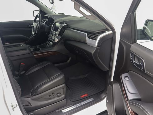 Used 2019 GMC Yukon XL SLT w/ Open Road Package AWD/4WD image 18