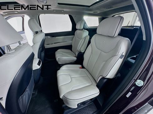 Used 2023 Hyundai Palisade Calligraphy image 34