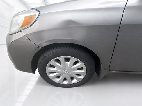 Used 2012 Nissan Versa SV FWD image 19