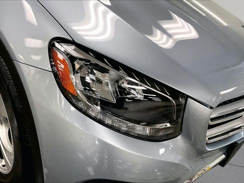 Used 2018 Mercedes-Benz GLC 300 4MATIC image 27