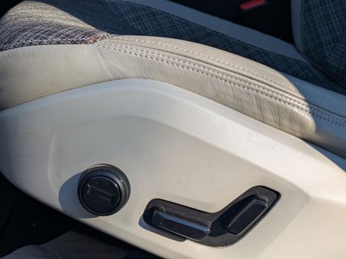 Used 2020 Volvo V60 T5 Momentum w/ Protection Package Premier image 25