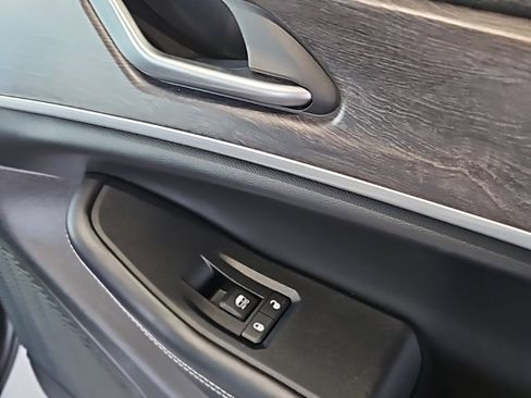 Used 2024 Jeep Grand Cherokee Limited image 12