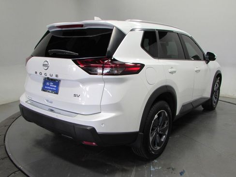 Used 2024 Nissan Rogue SV w/ SV Premium Package FWD image 7