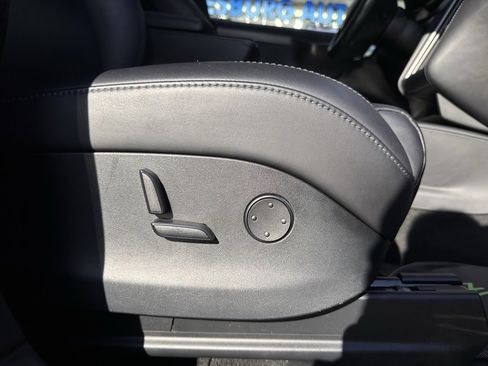 Used 2018 Tesla Model X 75D image 25