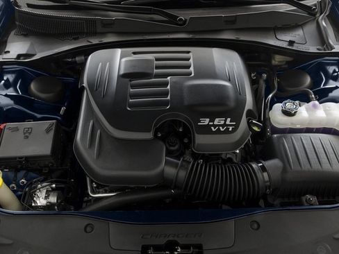 Used 2016 Dodge Charger SE w/ Blacktop Package RWD image 16